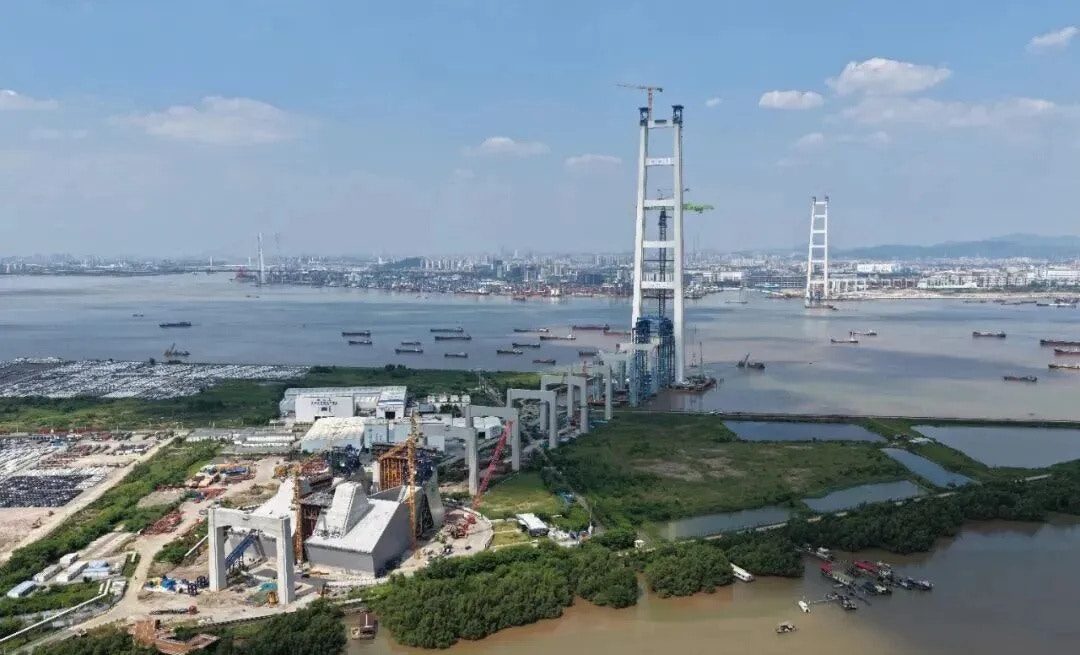 世界最大悬索桥狮子洋通道锚碇落成!连结东莞南沙 预计2029通车 2 目前,獅子洋大橋正進行貓道架設等上部結構施工,待2027年主纜架設完成後,還將進行錨室頂板澆築等附屬施工。(廣東交通集團)