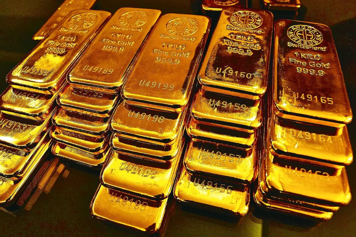 成堆的一公斤金条