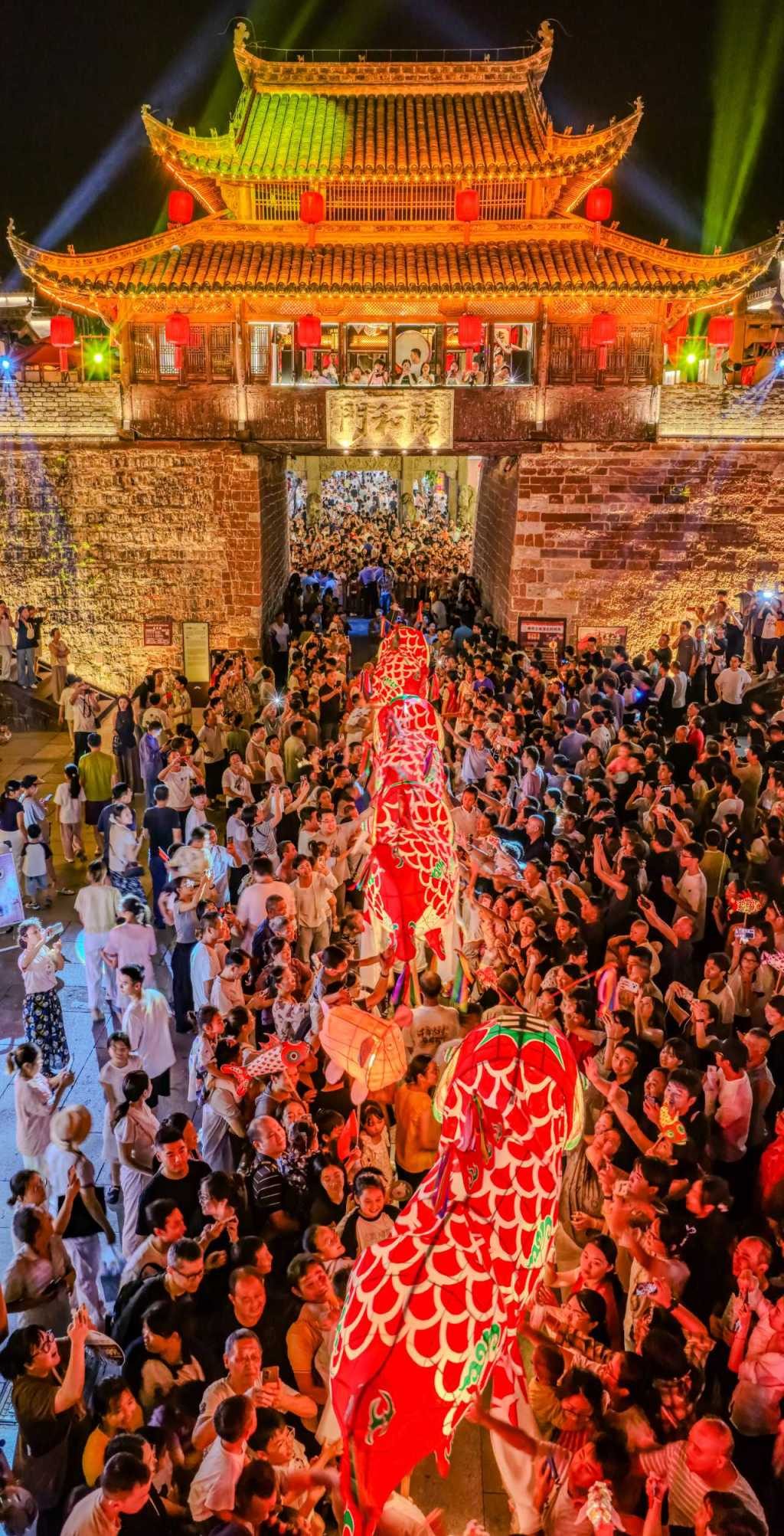 徽州鱼灯点亮古村夜 游客暴增数倍带火文旅IP 4 66bc73128062f5201061b50f7b0198f50ad9912baf51d5148c7e16e96a5a89c2 article