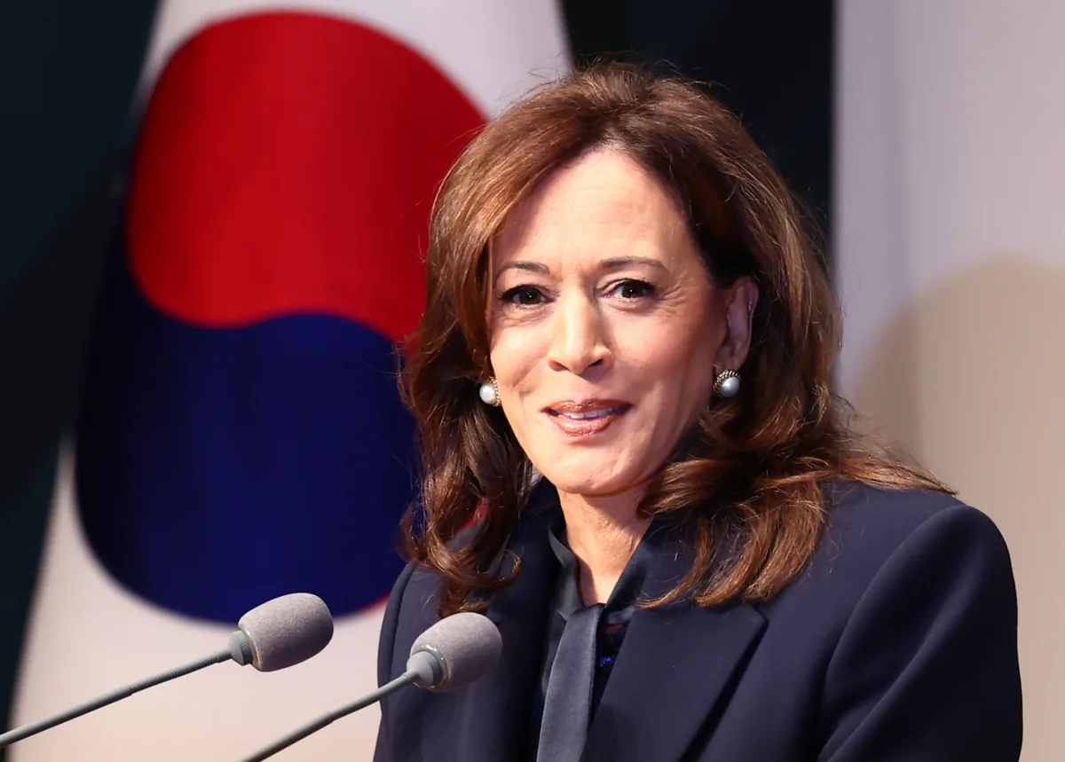 美国前副总统哈里斯10月14日在首尔峨山政策研究院演讲