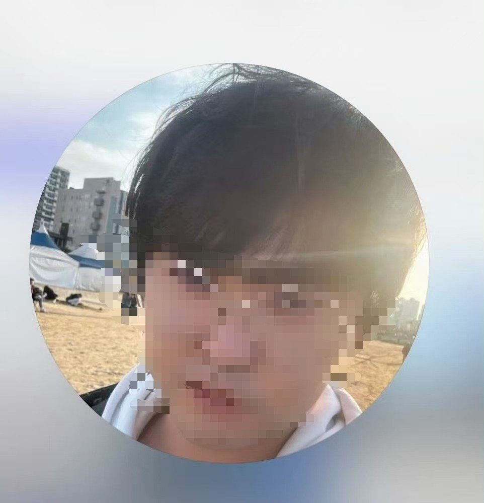 韩国中国女留学生遇害 疑犯为同校讲师 家属泣要他死 5 圖為中國女留學生2026年8月20日失蹤,並被警方證實遇害後,網傳疑犯面容與身份。(X@btcmos)