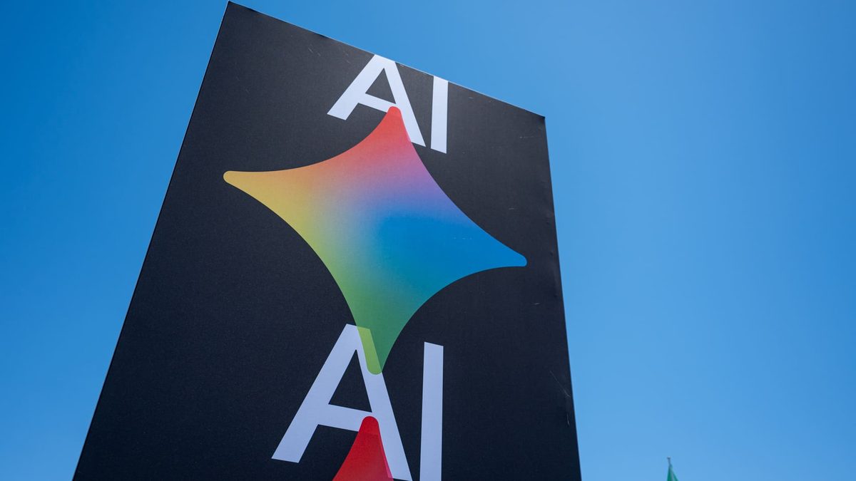 印有“AI”字样和Gemini标志的展板