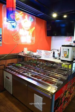 ▲▼豬先生韓式燒肉鍋物吃到飽的環境與餐點。（圖／《UPSSMILE向上的微笑萍子》授權提供）