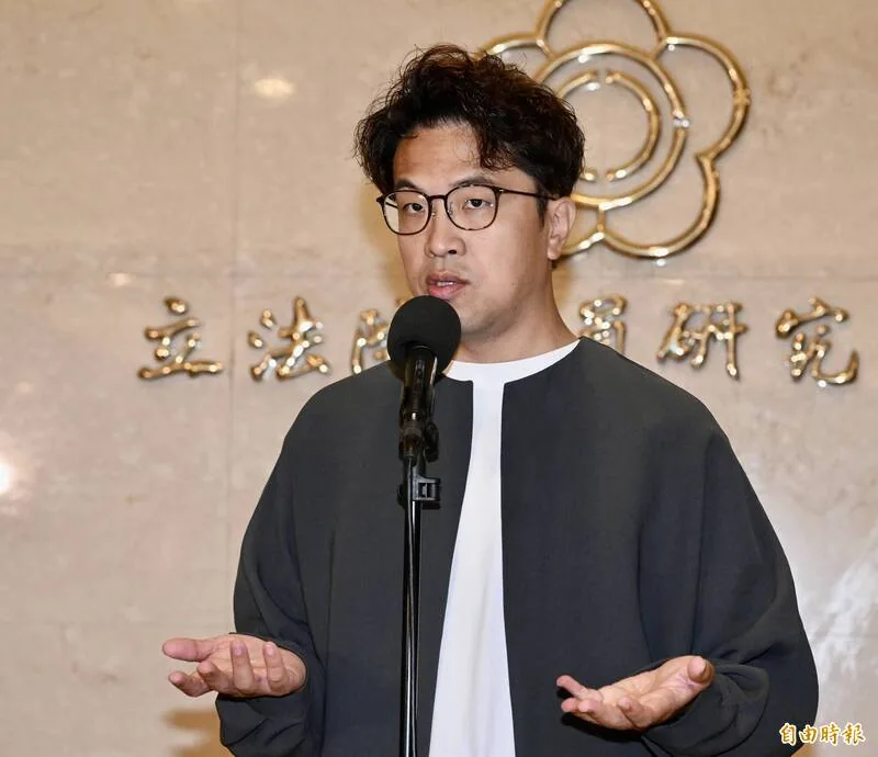 民进党立委沈伯洋在立法院(资料照片)