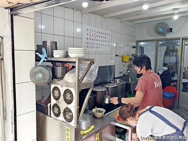 ▲▼台北大安古亭潮州街林記牛肉麵的半筋肉麵與免費加湯。（圖／《DARREN蘋果樹旅遊玩樂誌》授權提供）