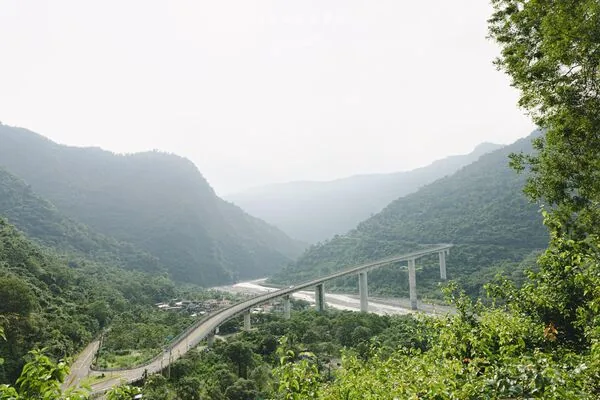 ▲▼屏東霧台神山部落、魯凱族石板屋聚落與在地景點美食一日遊。（圖／《黑皮的旅遊筆記》授權提供）