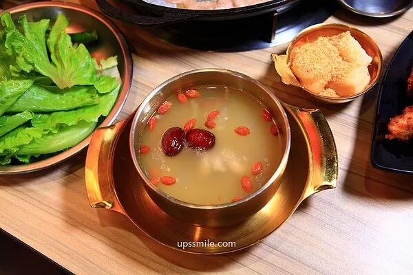 ▲▼豬先生韓式燒肉鍋物吃到飽的環境與餐點。（圖／《UPSSMILE向上的微笑萍子》授權提供）