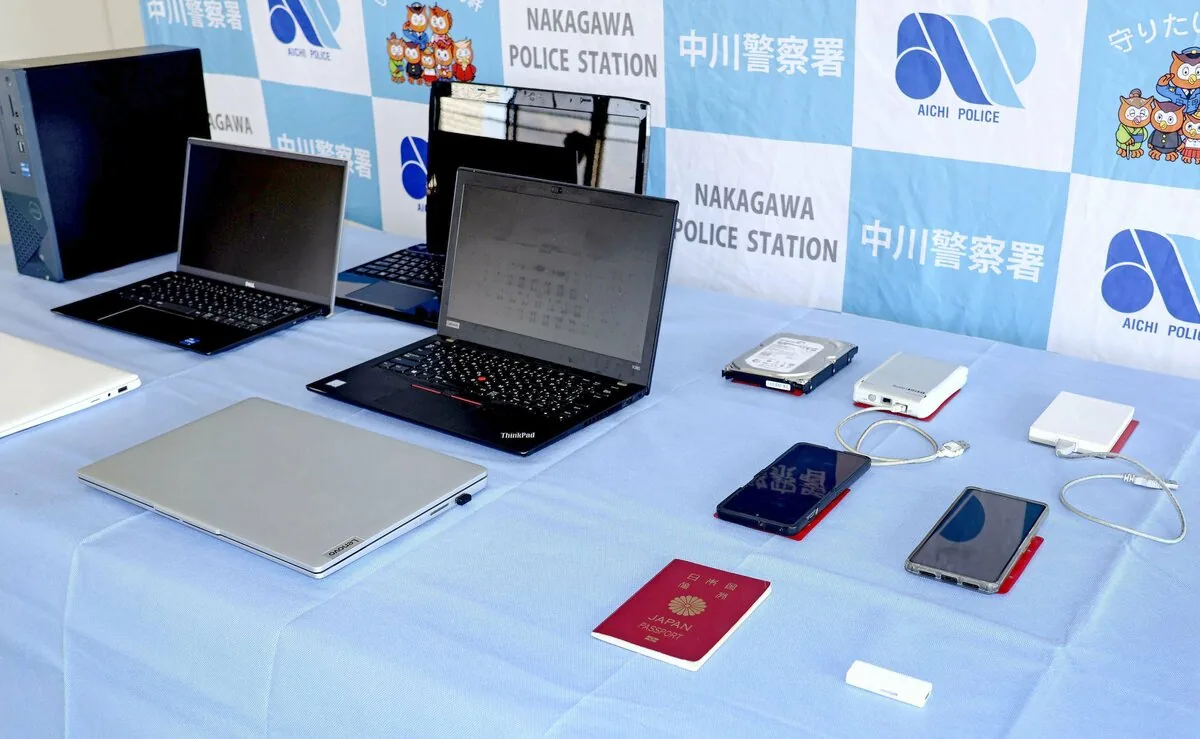 警方查收的电脑和智能手机等，9月摄于名古屋中川警察署