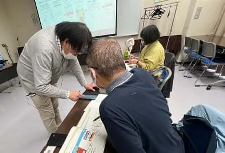 日本翻盖手机27年服务落幕 功能机出货首次跌破百万 1 Image