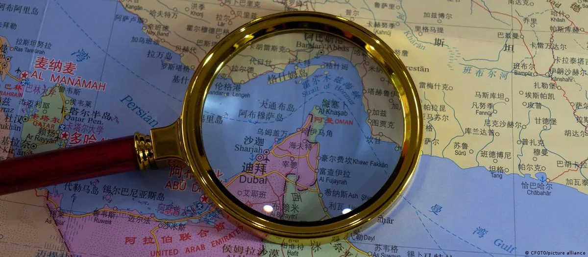 霍尔木兹海峡是重要的海上通道。