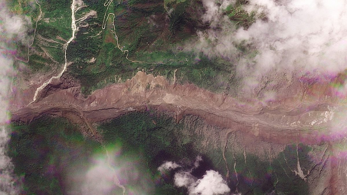根據行星實驗室（Planet Labs）分別在2026年8月25日、即洪水爆發前和2026年8月26日、即洪水過後拍攝到的衛星圖片，可見現場淹水範圍之大以及災前、災後的景觀與地貌有明顯變化。（路透社）
