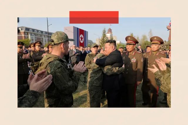 2026年4月26日，朝鲜平壤，最高领导人金正恩在海外军事作战功勋纪念馆开幕仪式上向士兵致意。该纪念馆旨在纪念在俄乌战争中为俄罗斯作战而阵亡的朝鲜部队官兵。