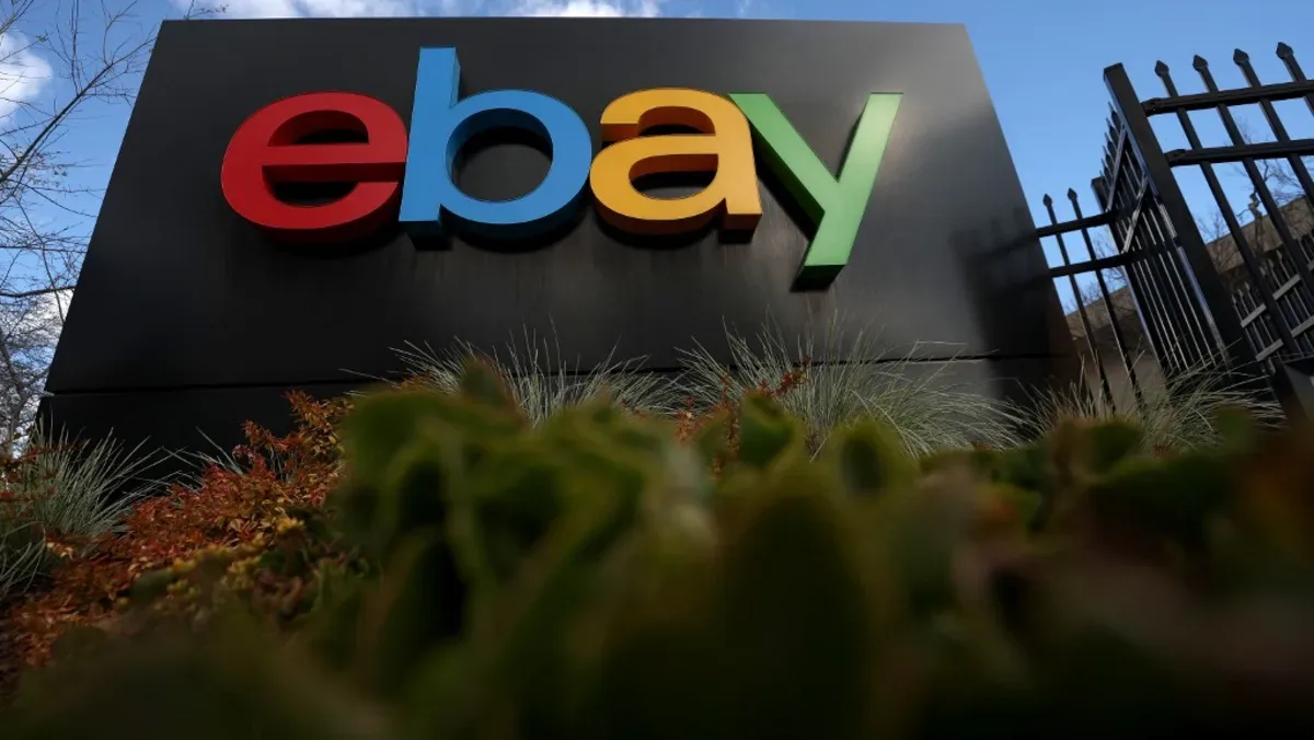 室外的 eBay 公司招牌资料照片