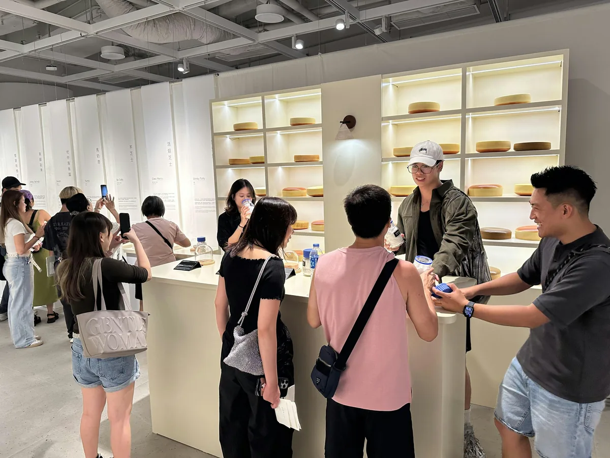 是次展覽重頭戲：嗅臭工房。（記者 何加祺攝）