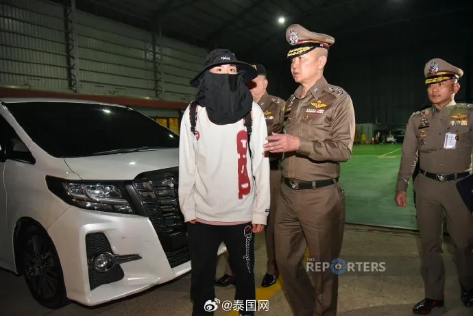 央视揭王星绑架案细节:4天遭转卖3次 图用钱换生路获绝望回复 6 王星獲救返回泰國。(微博@泰國網)