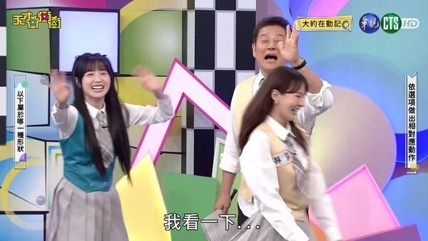 徐乃麟拉篮篮问胸贴还要带去后台看 网友批性骚扰 2 ▲乃哥跟藍藍大寮胸貼玩笑。(圖/翻攝天才衝衝衝YT)