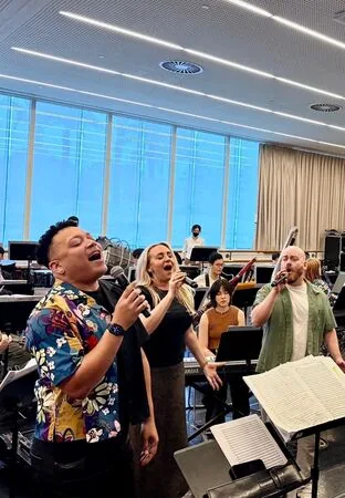 《迪士尼动画交响音乐会》团队遇台风 歌手改飞台北再连夜搭高铁赴高雄 1 ▲《Disney in Concert: Once Upon a Time》迪士尼動畫交響音樂會,演出人員排除萬難終於抵達綵排。(圖/全球音樂經紀提供)