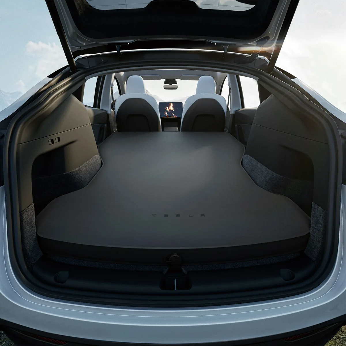 Model Y 充氣床墊。（Tesla官網）