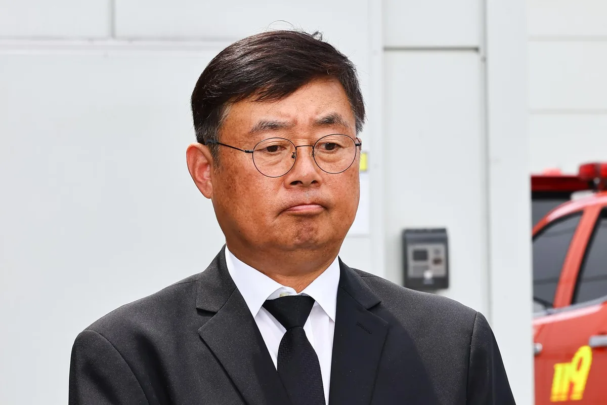 资料照片：Aricell代表朴淳瓘2024年6月25日在韩国华城就工厂火灾公开道歉。