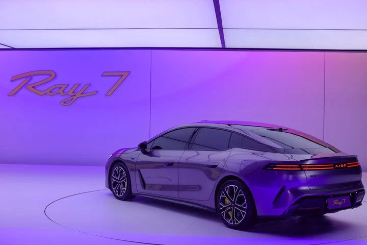 埃安 Ray7 亮相:33 米刹停、续航 700km,还用上了华为电驱 5 796c7f2a639ce941bf2c5beb5b2b958f3fc418bc9d81262e506eea3aeb6d8c3d article