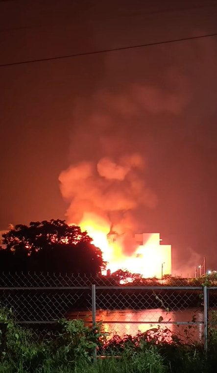 有網友拍下爆炸瞬間。（影片截圖）