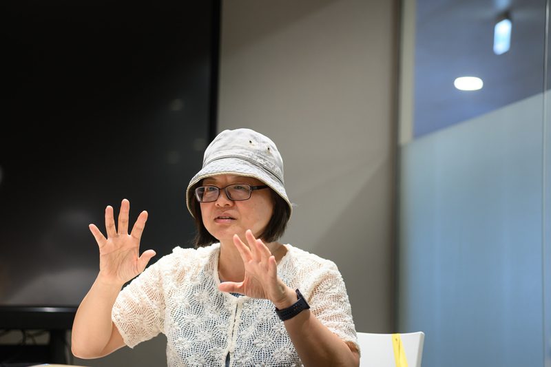 李宛澍離開台大傳真社近30年後，突然被告知自己在大學時期曾遭監控，名字意外出現在政治檔案中。（攝影／黃世澤）