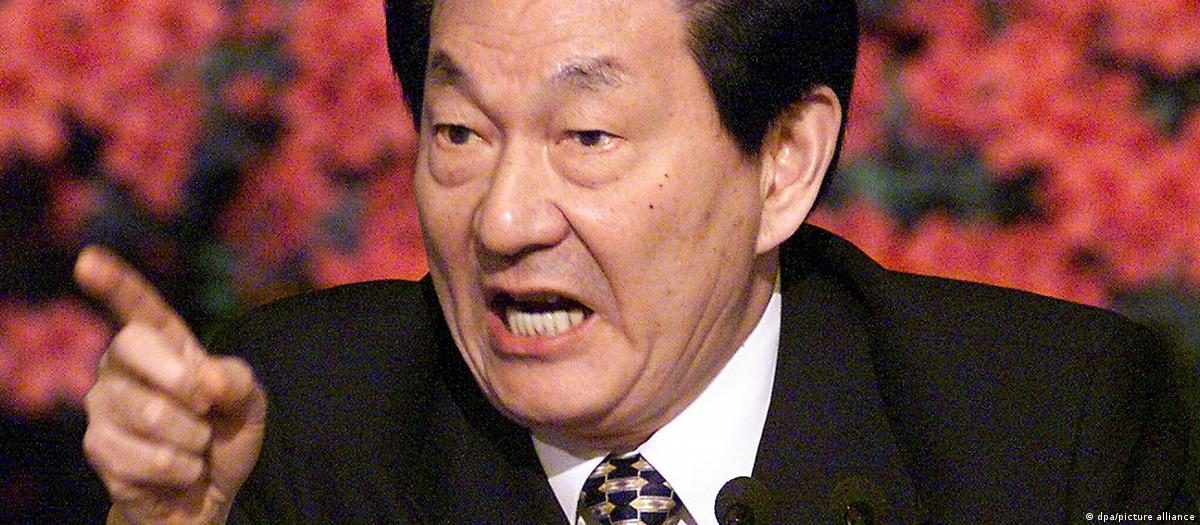朱镕基对克林顿谈人权: 2 2000年在中国两会期间召开记者会的朱镕基