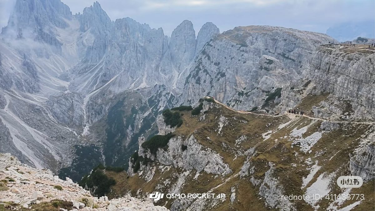 十一假期全球景点沦陷 澳洲景点九成中国游客、意大利深山现石头打卡 6 多洛米蒂三峰山(Tre Cime di Lavaredo)。