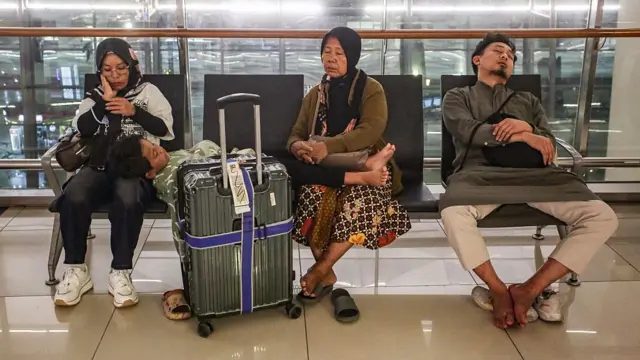 大批旅客滞留于印尼的机场
