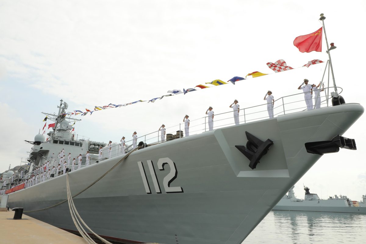 8月28日，被譽為「中華第一艦」的中國第二代國產導彈驅逐艦首艦112艦在青島某軍港退出現役。（新華社）