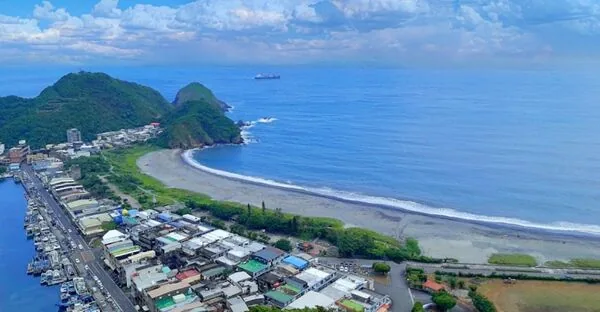宜兰追日出好去处 南方澳制高点观景台,渔港跨海大桥尽收眼底 13 ▲▼南方澳觀景台遼闊海景。(圖/《紫色微笑 BEN JEAN 饗樂生活》授權提供)