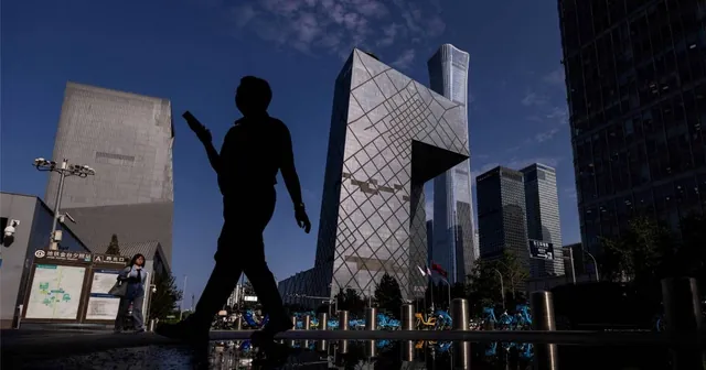 资料照片：北京中央商务区的街道和建筑。