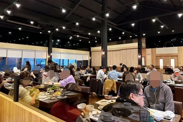 曾获必比登推荐的尚牛二馆搬北屯 温体牛钻石肉角有嚼劲 7 ▲▼台中北屯尚牛二館溫體牛肉鍋、牛肉盤與牛筋鍋底。(圖/《飛天璇的口袋》授權提供)