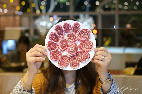 曾获必比登推荐的尚牛二馆搬北屯 温体牛钻石肉角有嚼劲 25 ▲▼台中北屯尚牛二館溫體牛肉鍋、牛肉盤與牛筋鍋底。(圖/《飛天璇的口袋》授權提供)
