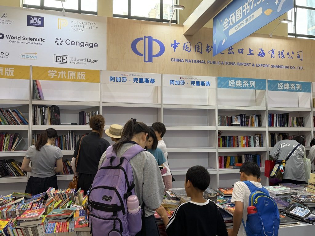 小众精品书屡屡售罄 上海书展成垂类图书大舞台 4 84cbe6d4385b63493831d3cad961e05b6145eb190a3ac41605baaa39e5877ca7 article