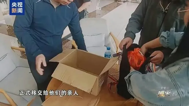央视揭缅北明家电诈集团虐杀16人 浙江警方跨国仅寻回5尸1骨灰 1 中國警方將受害人遺體與骨灰帶回中國。(央視新聞)