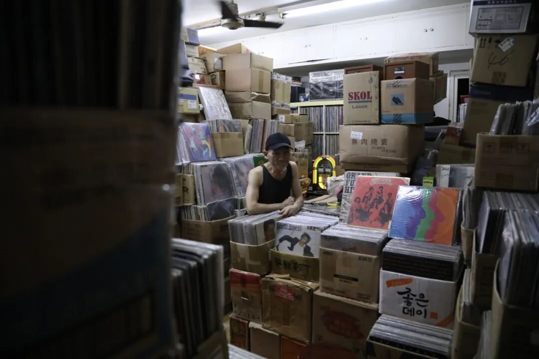 黑胶唱片逆袭CD 年轻人为何爱上这种麻烦的复古消费 1 86673fa8b6d7bf8b0ff44b55bff1fd7aac925a3e011b7e8ce5abb9ce0e6bb040 article