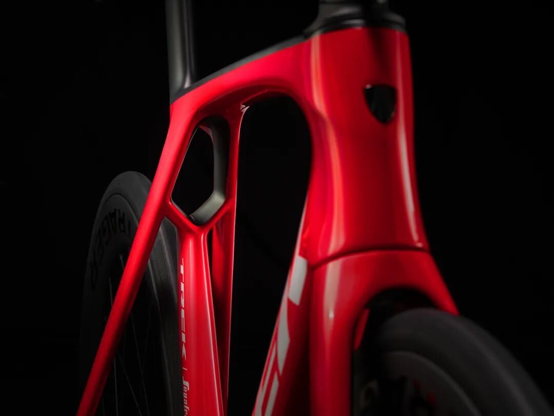 最值得买的顶级公路车?TREK 八代 Madone 评测 5 87cb19434c5821bbdc1cb95081ee76d9c0c9f0f46b56b7028b26ab149d9b3e8a article