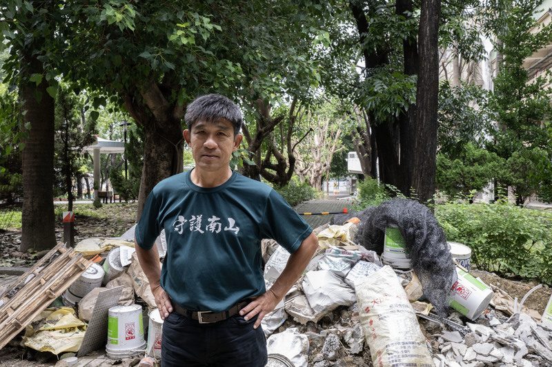 台南市社區大學環境小組研究員晁瑞光表示，目前許多廢棄物轉換成再利用材料後流向就難以管控。（攝影／楊子磊）