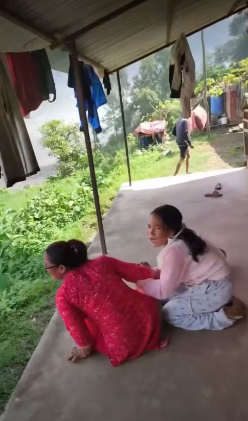 六旬男子死里逃生 眼睁睁看妻子被泥流卷走 1 8881c63aeef09996f635470070345c28de6a21e536a48fce0b1ba72619afed75 article