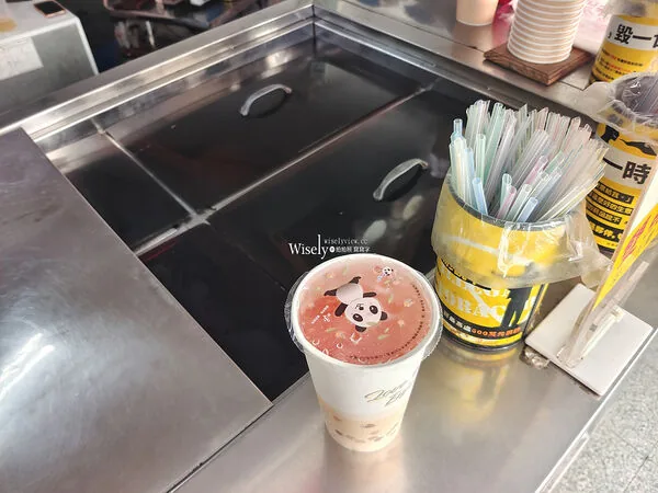 ▲▼雙魚座紅茶的北投在地茶飲與店家外觀。（圖／《WISELY'S 拍拍照寫寫字》授權提供）