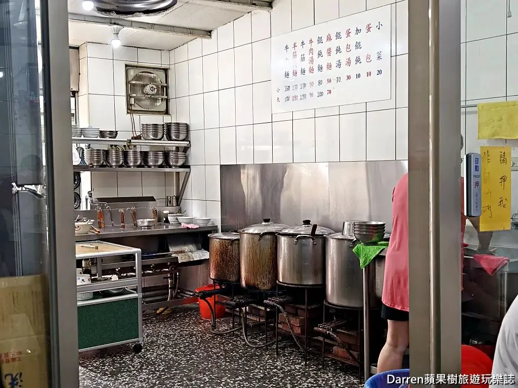 ▲▼台北大安古亭潮州街林記牛肉麵的半筋肉麵與免費加湯。（圖／《DARREN蘋果樹旅遊玩樂誌》授權提供）