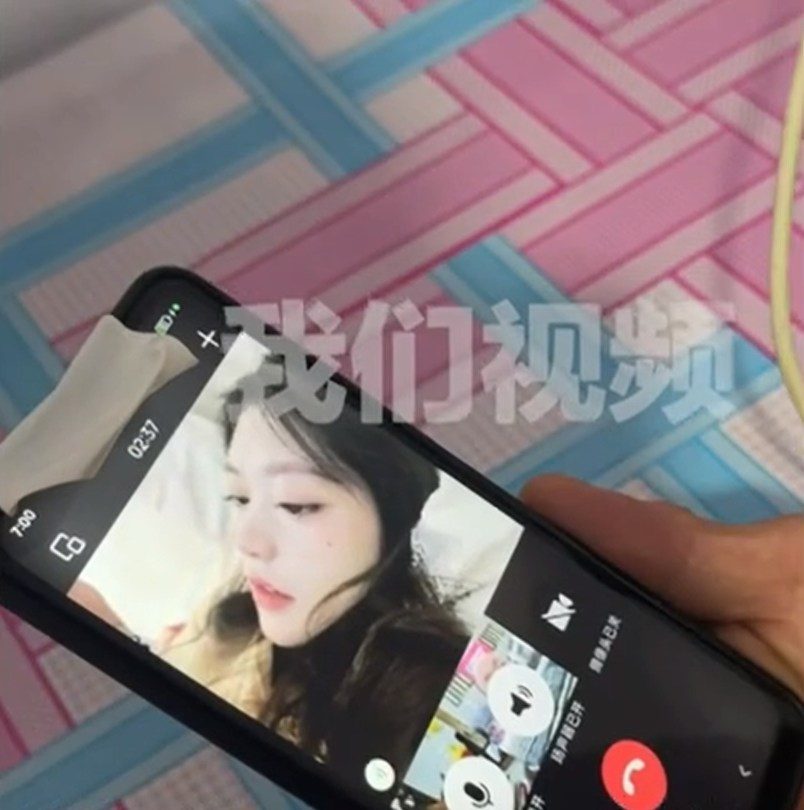 内地美女主播游泰被卖猪仔到缅甸 绑匪索60万:不给就卖到会所 12 中國內地24歲女子王然,之前在江蘇南京從事帶貨主播,赴泰國曼谷旅遊後被綁架,挾持至緬甸。家屬接到對方勒索消息,索要60萬元人民幣贖金,還到威脅湊不齊就會將人轉賣。(《新京報》影片截圖)