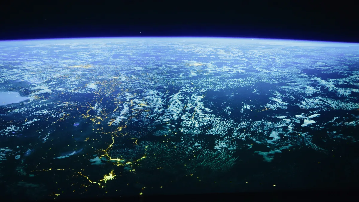 从太空看到的夜间地球