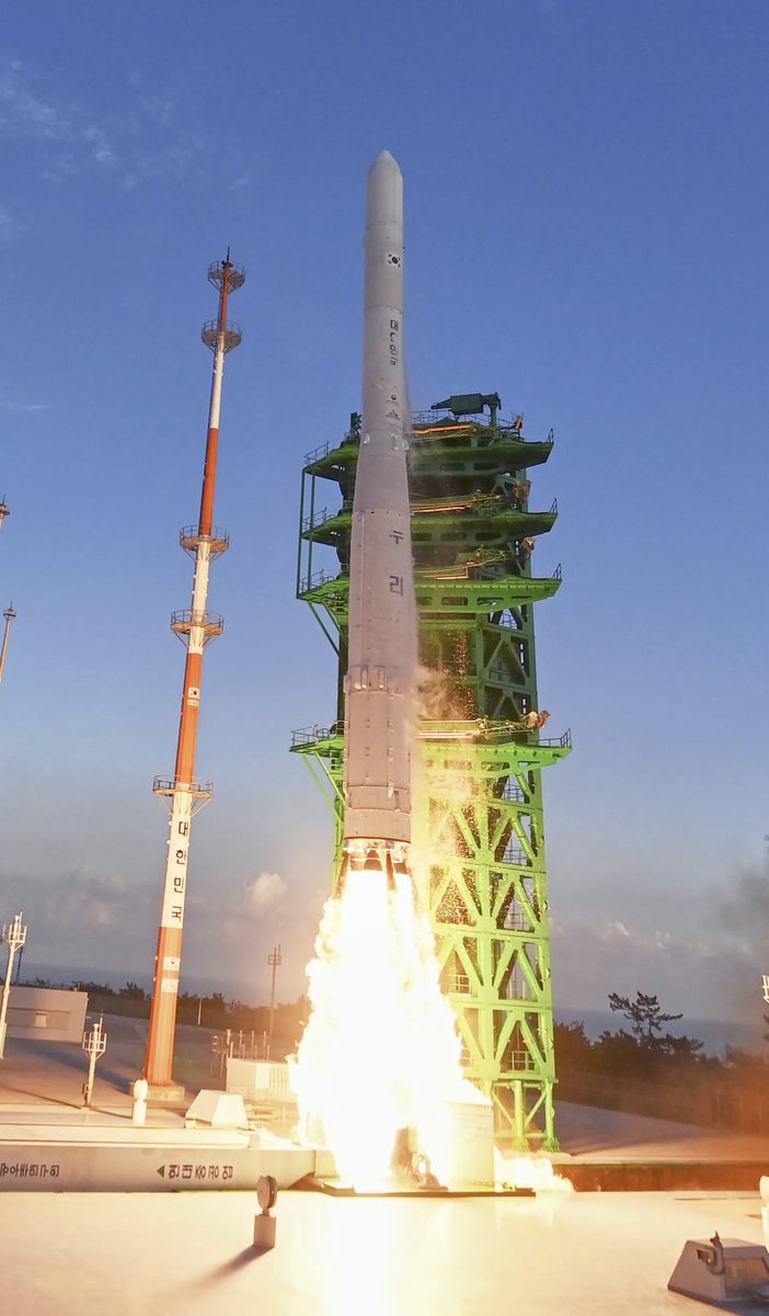 台湾首度试射火箭为何坠毁?马斯克SpaceX差点破产、韩国狂烧12年…国产火箭要缴多少「学费」? 3 南韓耗資逾400億台幣、花了12年開發的國產重型火箭Nuri,2021年10月首次發射升空。(維基百科)