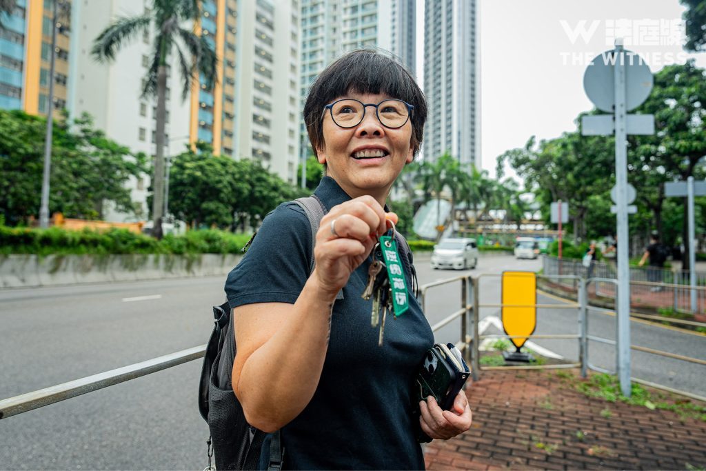 支联会案|法院保安禁携胡耀邦书入庭 司法机构:会评估展示物品干扰法庭秩序风险 3 李盈姿