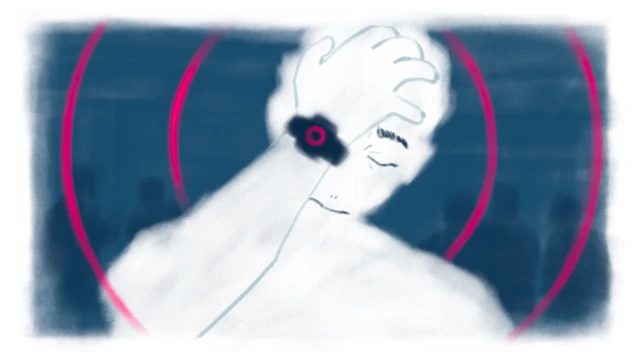 插图描绘一名男子佩戴着带有粉红色圆环的睡眠追踪装置，粉红色圆环从他的头部向外扩散。他以手托头，看起来十分焦虑。


