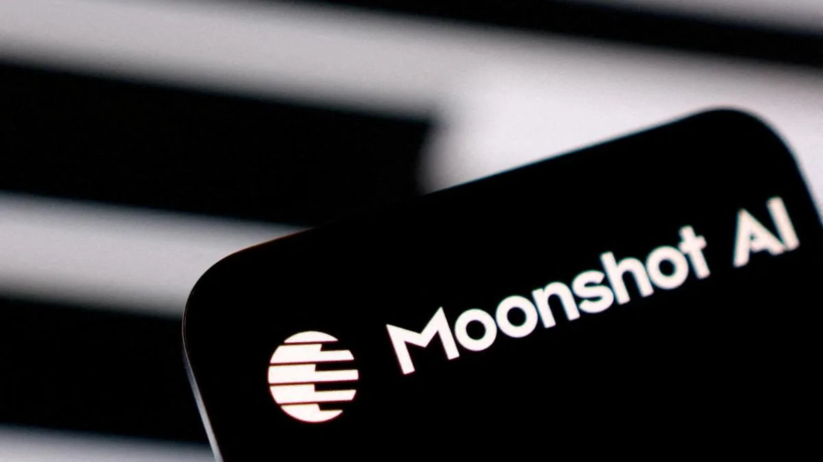 手机屏幕上的月之暗面标志(资料照片)