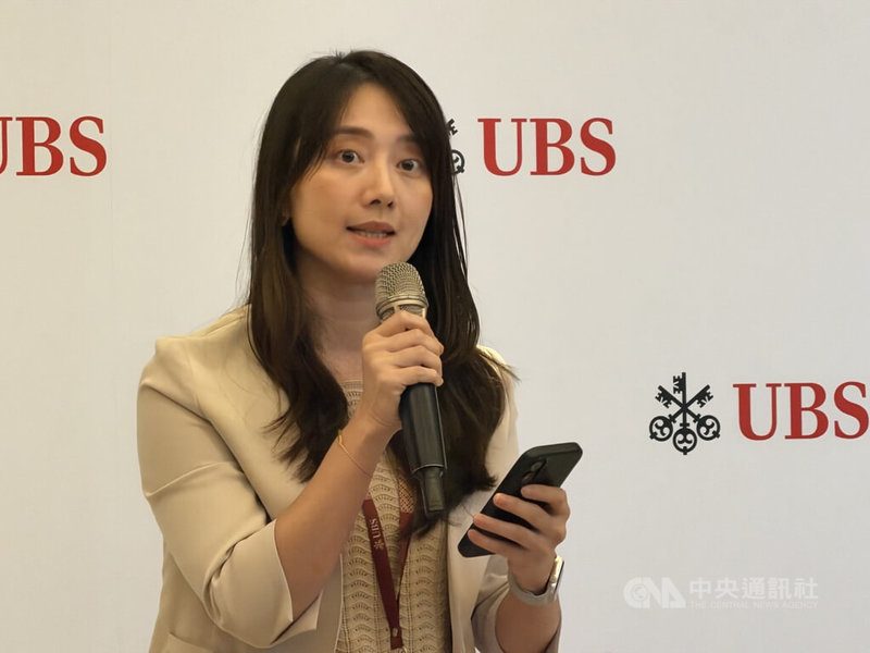 瑞銀台灣科技產業分析師林莉鈞16日受訪指出，半導體廠商對未來2至3年趨勢依然樂觀，共同封裝光學（CPO）等先進技術正穩步邁向商用量產，目前並未看到任何人工智慧（AI）需求減緩的跡象。中央社記者吳家豪攝　115年9月16日