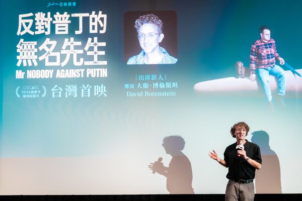 奥斯卡纪录片导演冒坐牢险拍片 访台秀中文获影迷送车票 4 ▲《反對普丁的無名先生》導演大衛博斯,來台出席首映會。(圖/佳映娛樂提供)